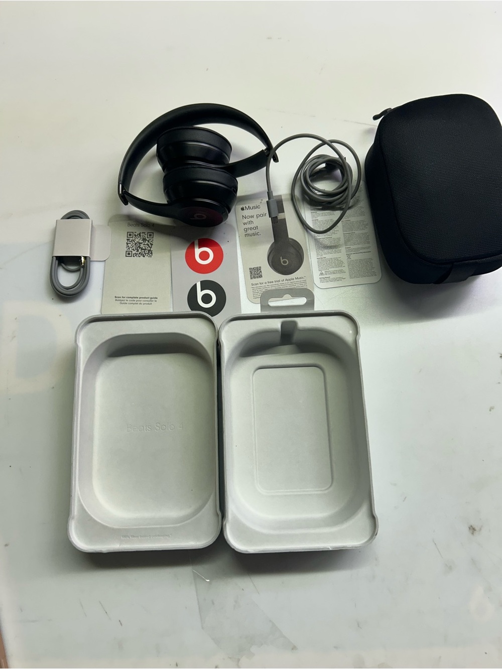 Beats by Dre Solo3 Wireless Headphones - Black with Carry Case